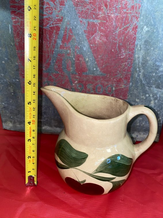 Small apple Watt pitcher