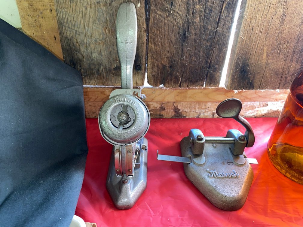 Hole punch and eyelet holder