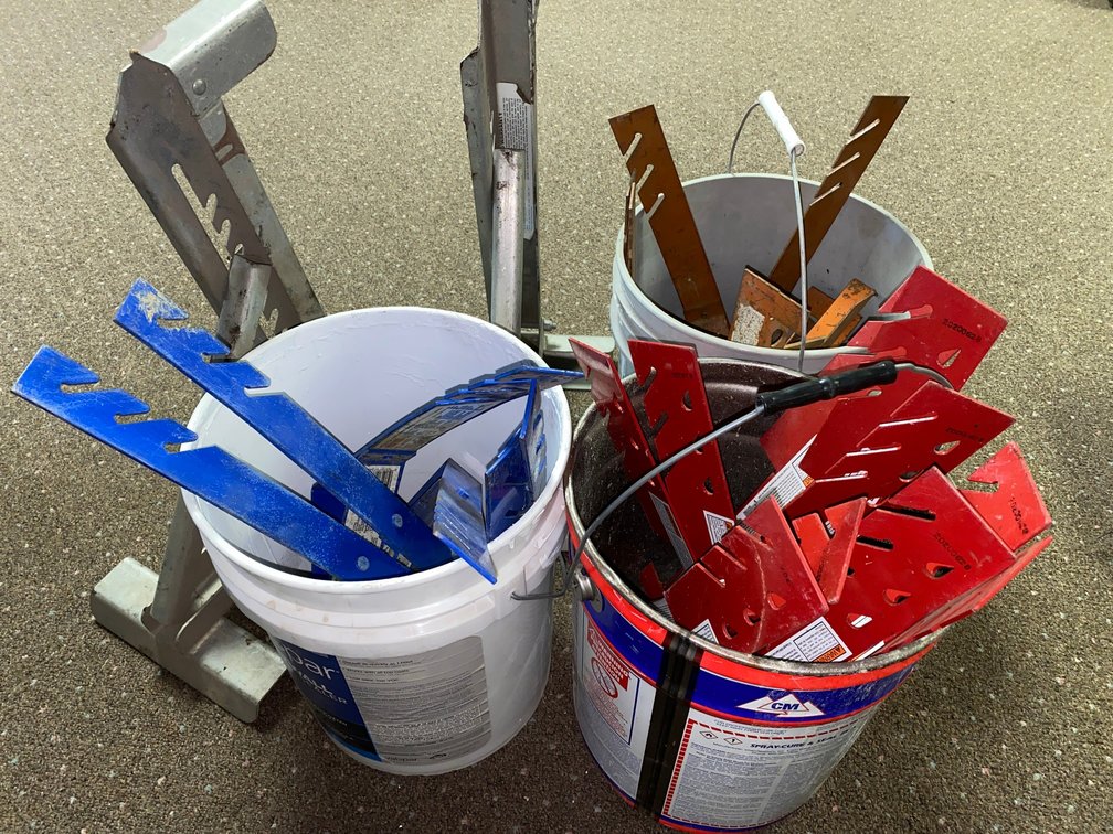 Ladder jacks and roofing supports