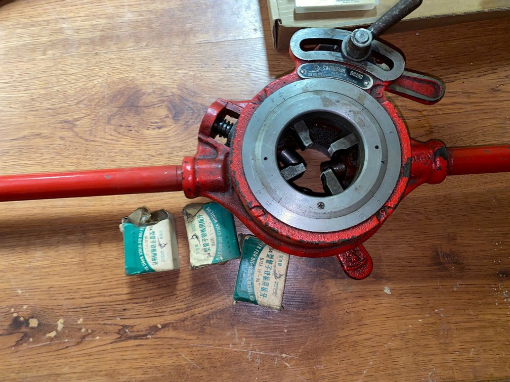 Pipe threader