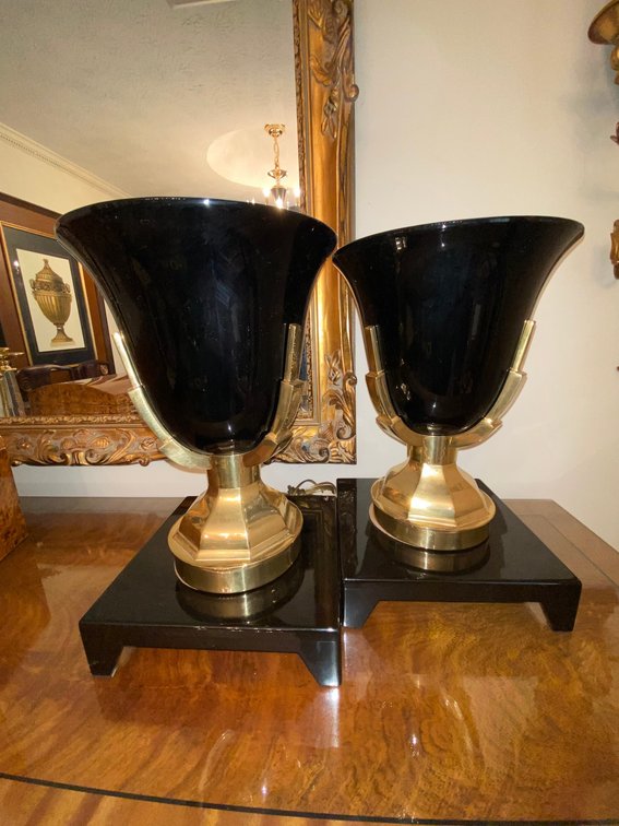 Art deco lamp on 10" black lacquer base