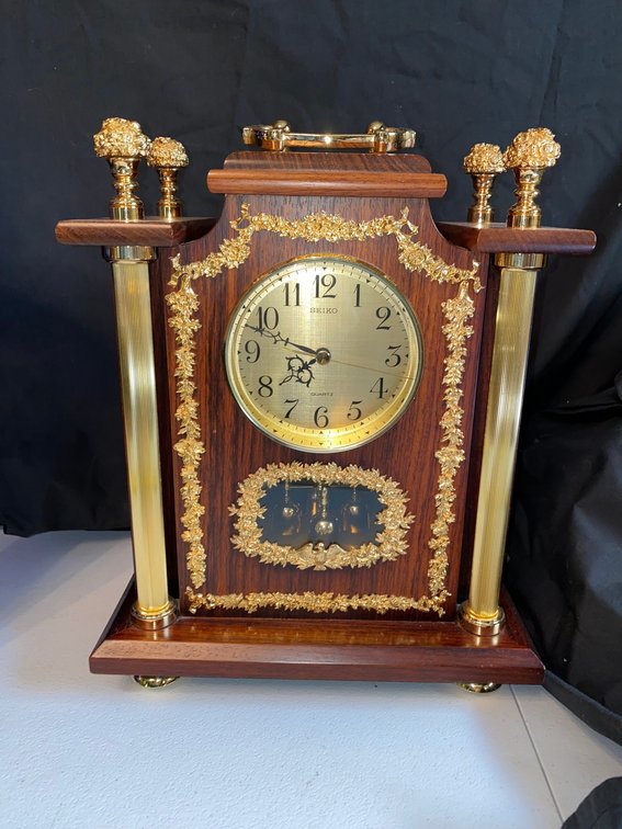 Seiko quartz clock with gold trim