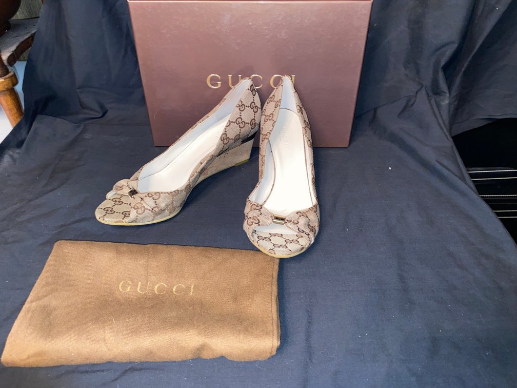 Ladies Gucci shoes size 8.5B with cork sole and gold trim