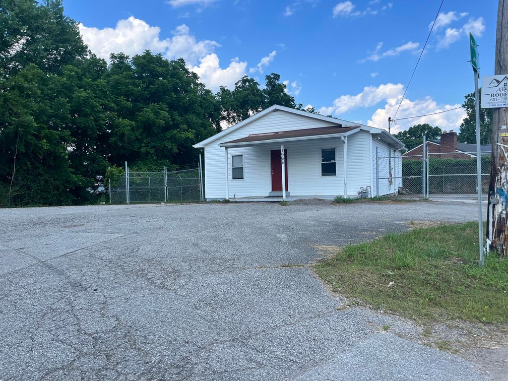Image for SOLD $55,000 - Nice Commercial Building with Parking in Charleston