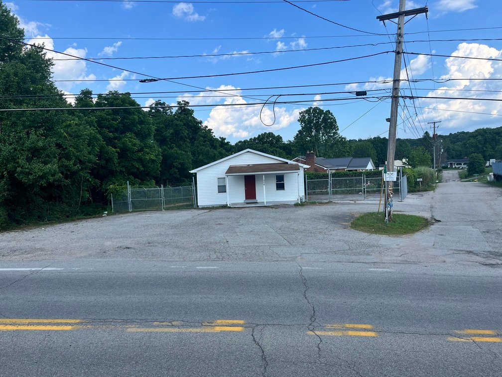 Image for SOLD $55,000 - Nice Commercial Building with Parking in Charleston