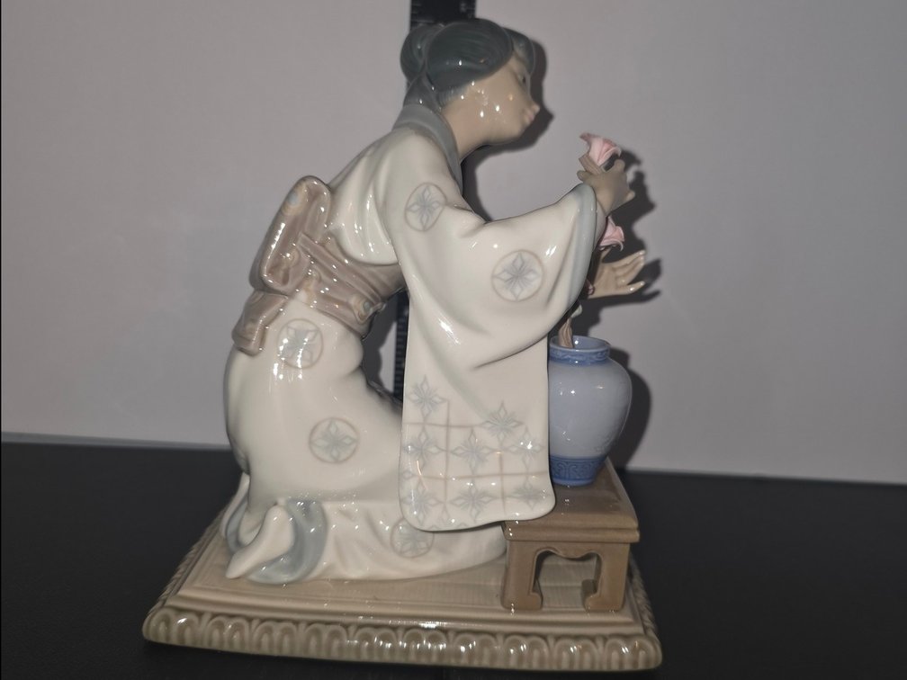 Lladro Porcelain Figurine