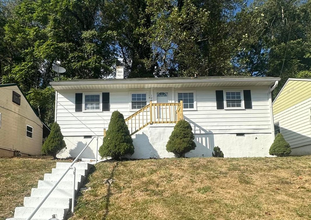 Image for SOLD $93,500 - Stunning Newly Remodeled 3 Bedroom in the Heart of Charleston