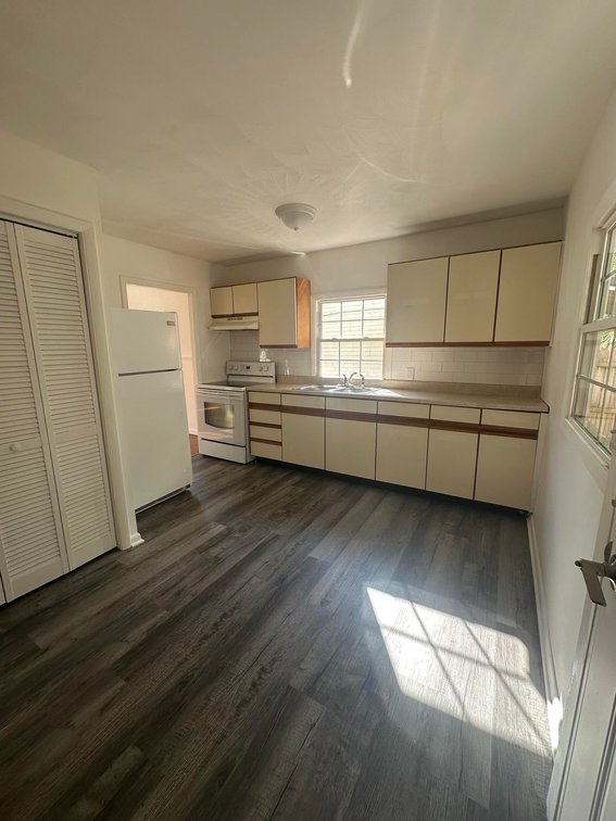 Image for SOLD $93,500 - Stunning Newly Remodeled 3 Bedroom in the Heart of Charleston