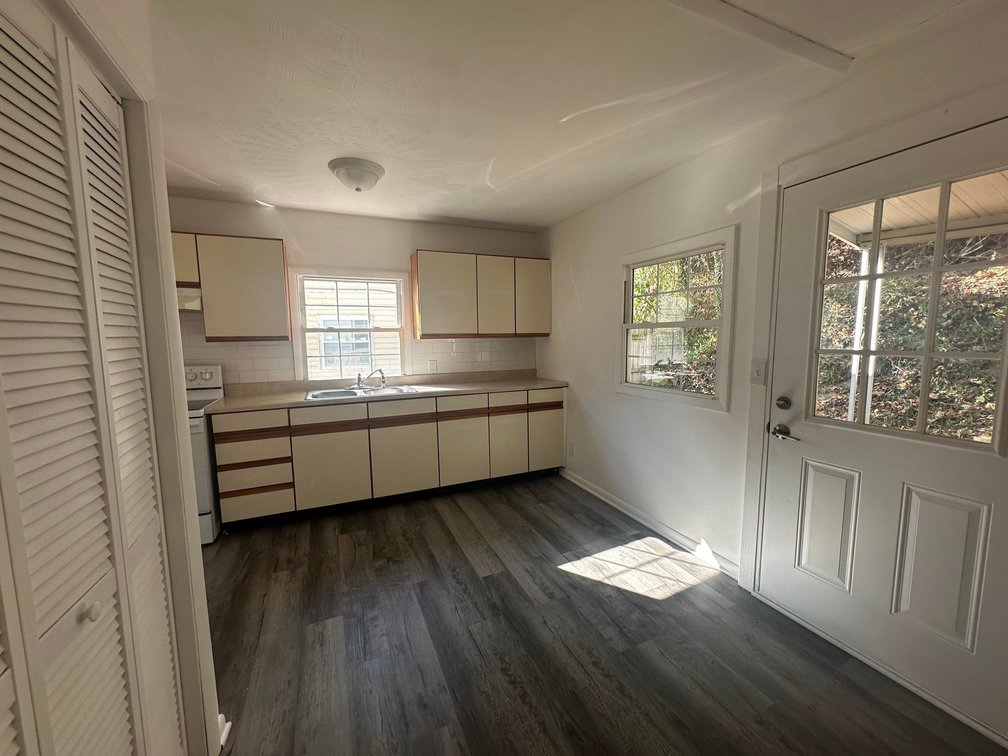 Image for SOLD $93,500 - Stunning Newly Remodeled 3 Bedroom in the Heart of Charleston