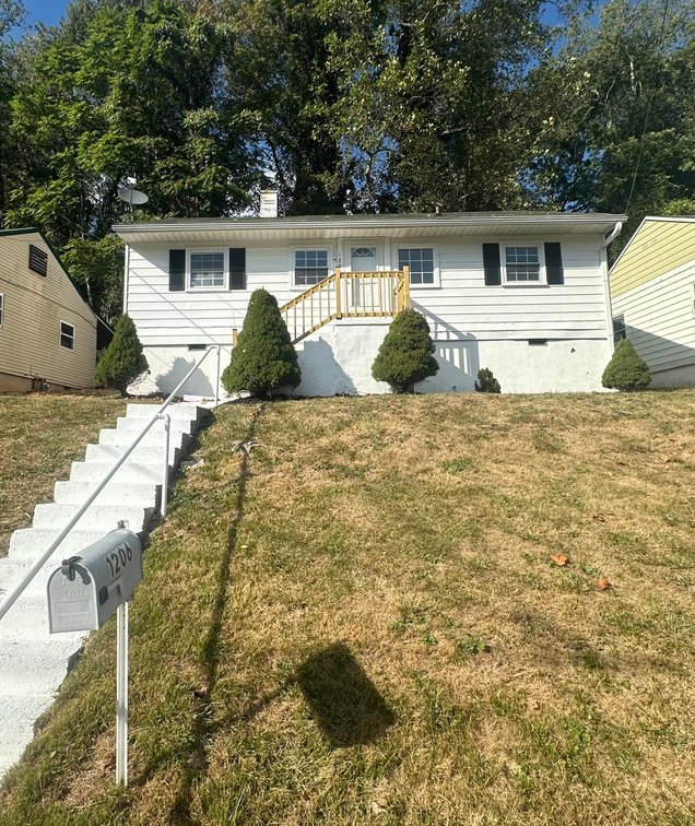 Image for SOLD $93,500 - Stunning Newly Remodeled 3 Bedroom in the Heart of Charleston