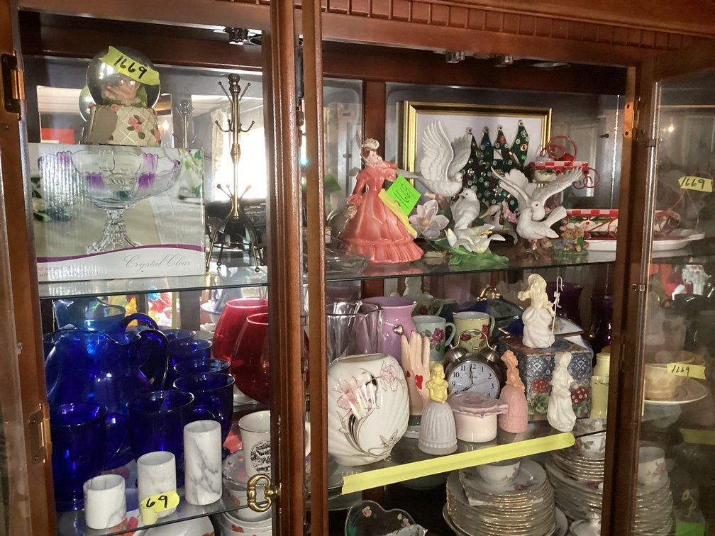 China Cabinet Top Shelves
