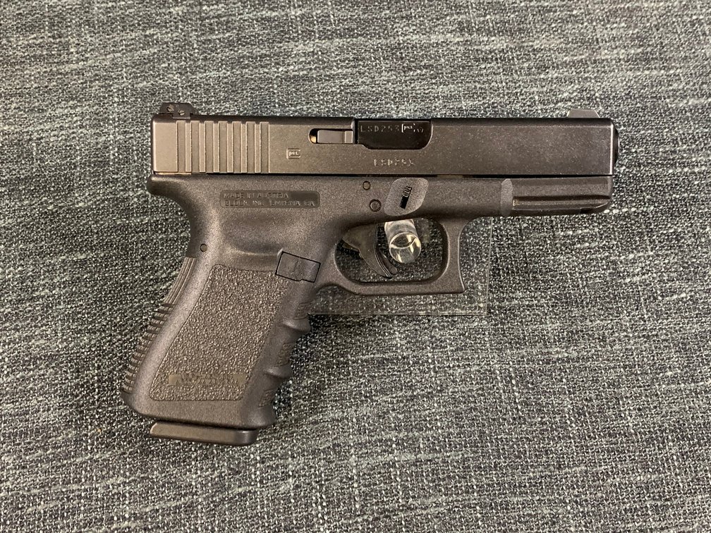 [50]  Glock 23 .40 S&W | SN: LSD253