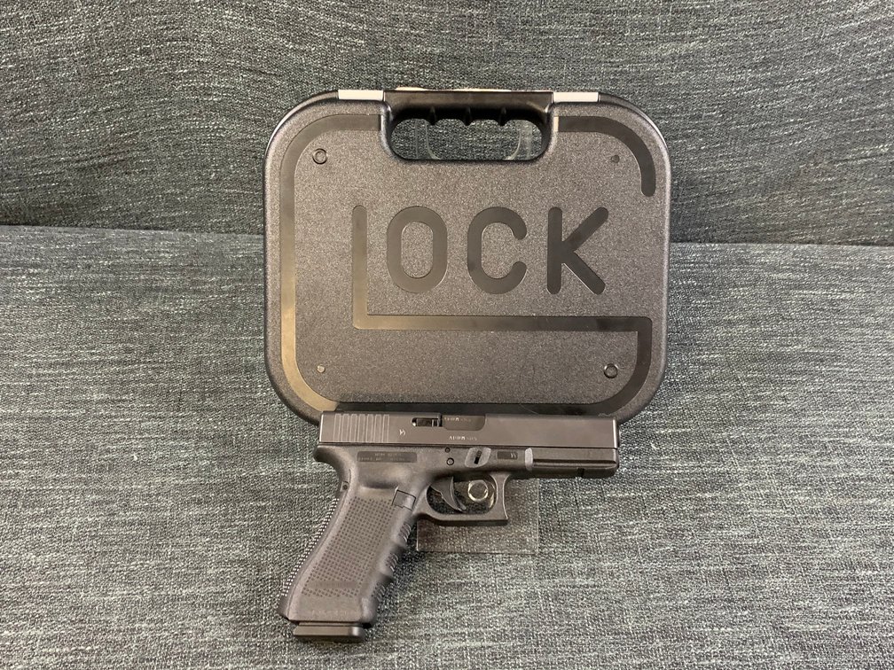 [46]  Glock 17 Gen 4 9x19mm | SN: ABUM384