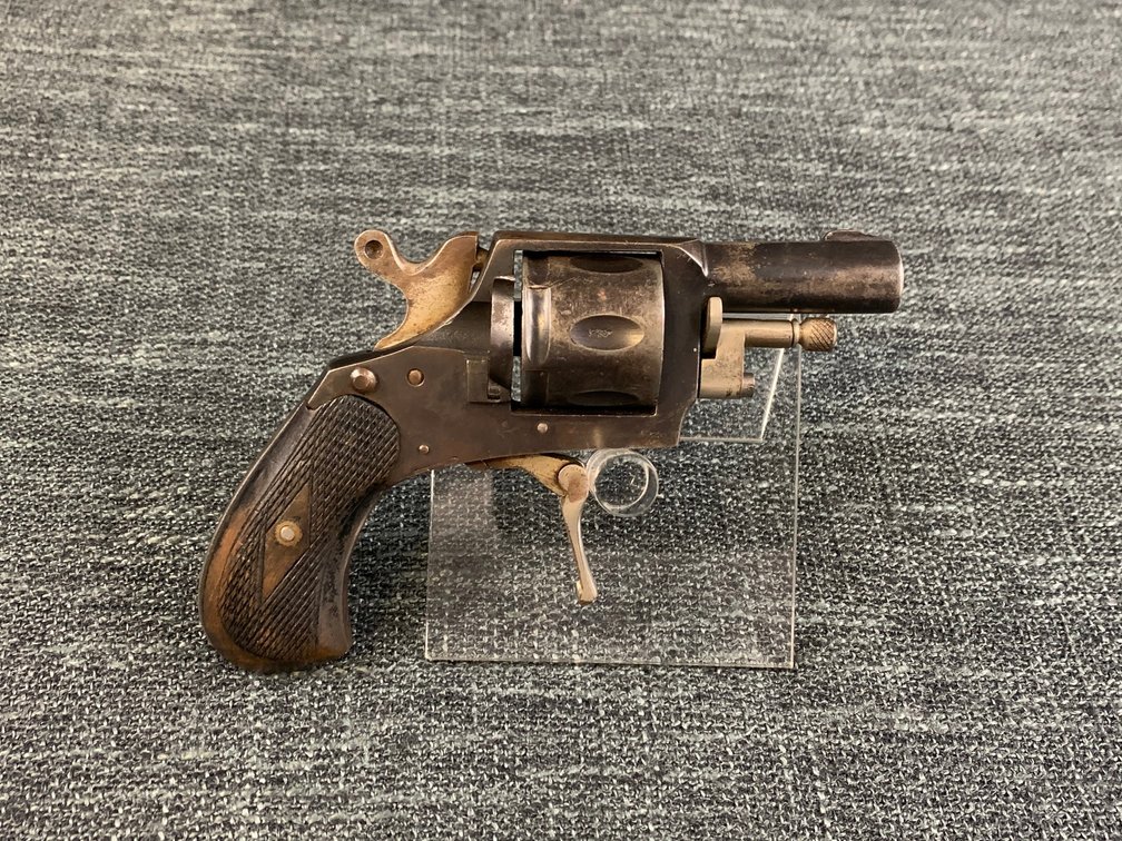 [9]  Belgian Spur Trigger Revolver 6.35mm | SN: 2676