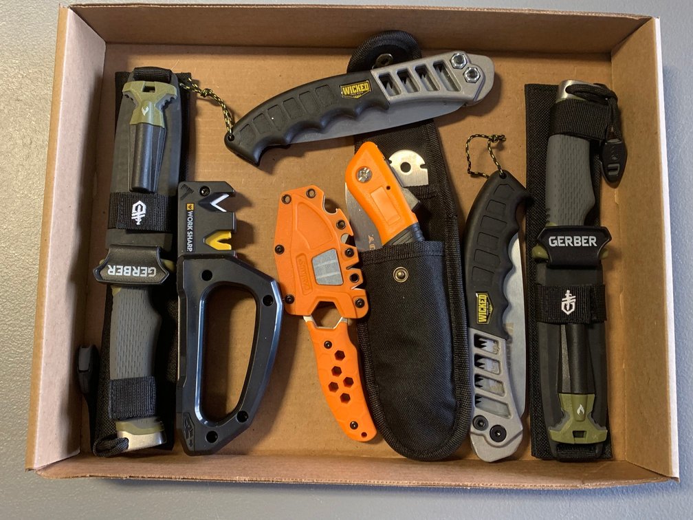 [54] Flat of Knives and Sharpener
