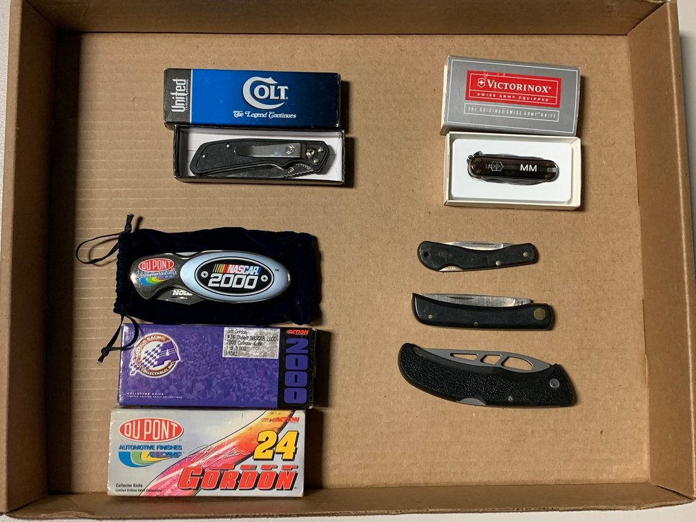 [86] Six  Folding Knives