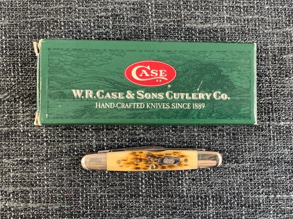 [13] Case Amber Handle Eisenhower with Box