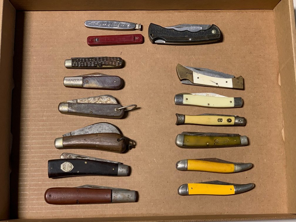 [45] Fifteen Vintage Folding Knives