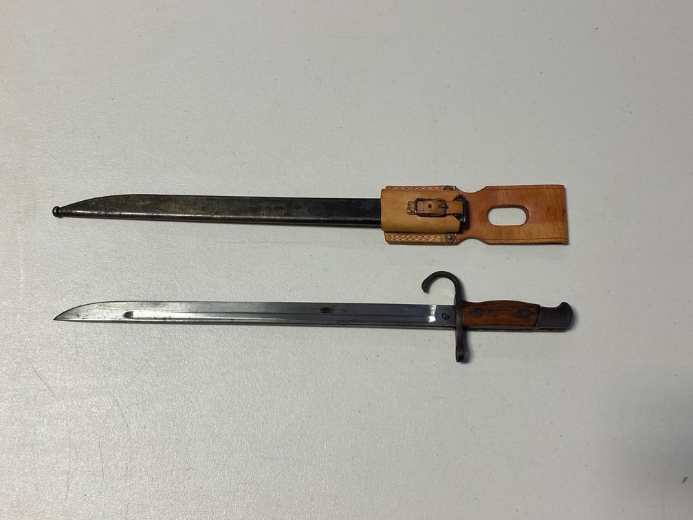 [76] Japanese Arisaka Type 30 Bayonet w/scabbard and frog