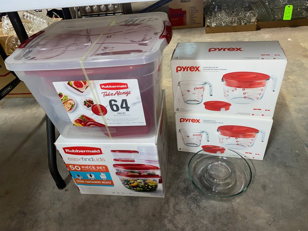 Rubbermaid storage containers and Pyrex measuring cups
