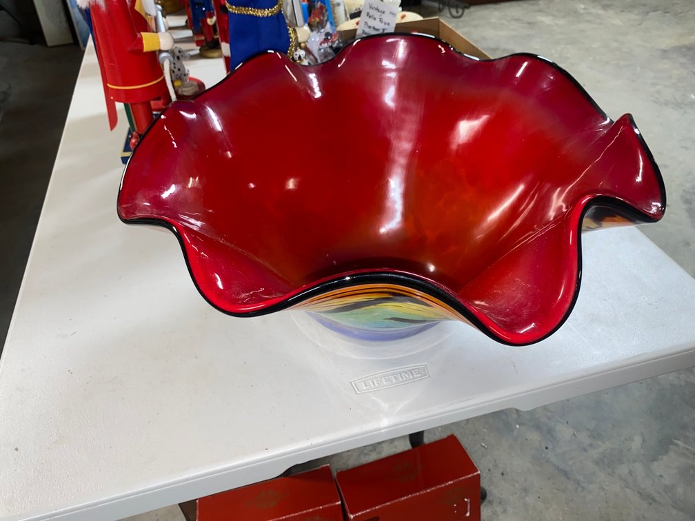 Decorative glass bowl