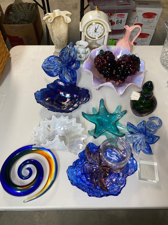 Decorative glass pieces and a Thomas Kincaid clock