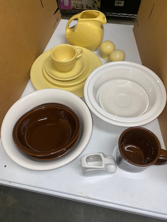 Mixed pieces of Fiestaware-some pale yellow in color