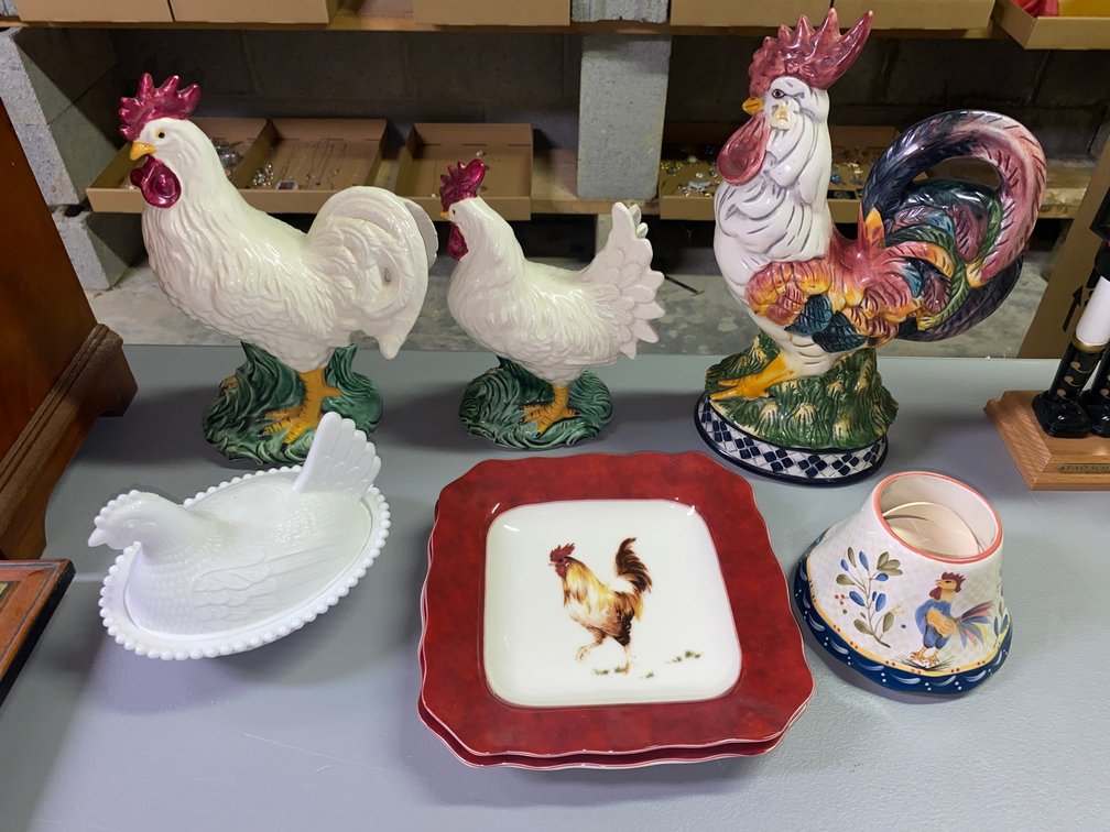 Rooster decorations and hen on a nest