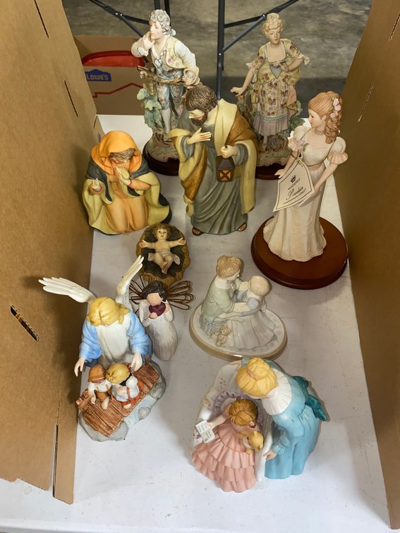 Decorative figurines