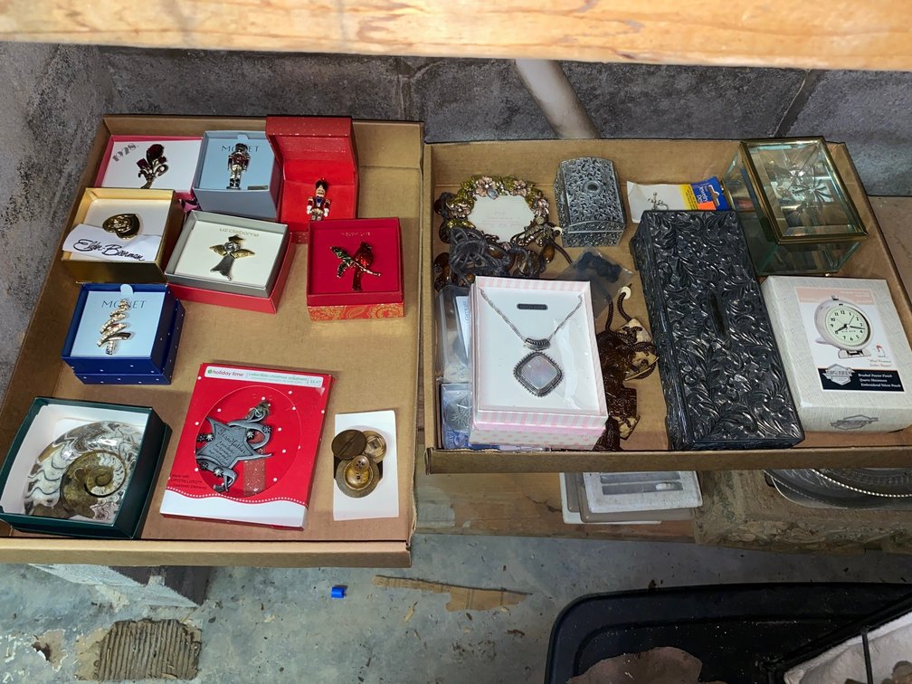 Jewelry boxes and broaches