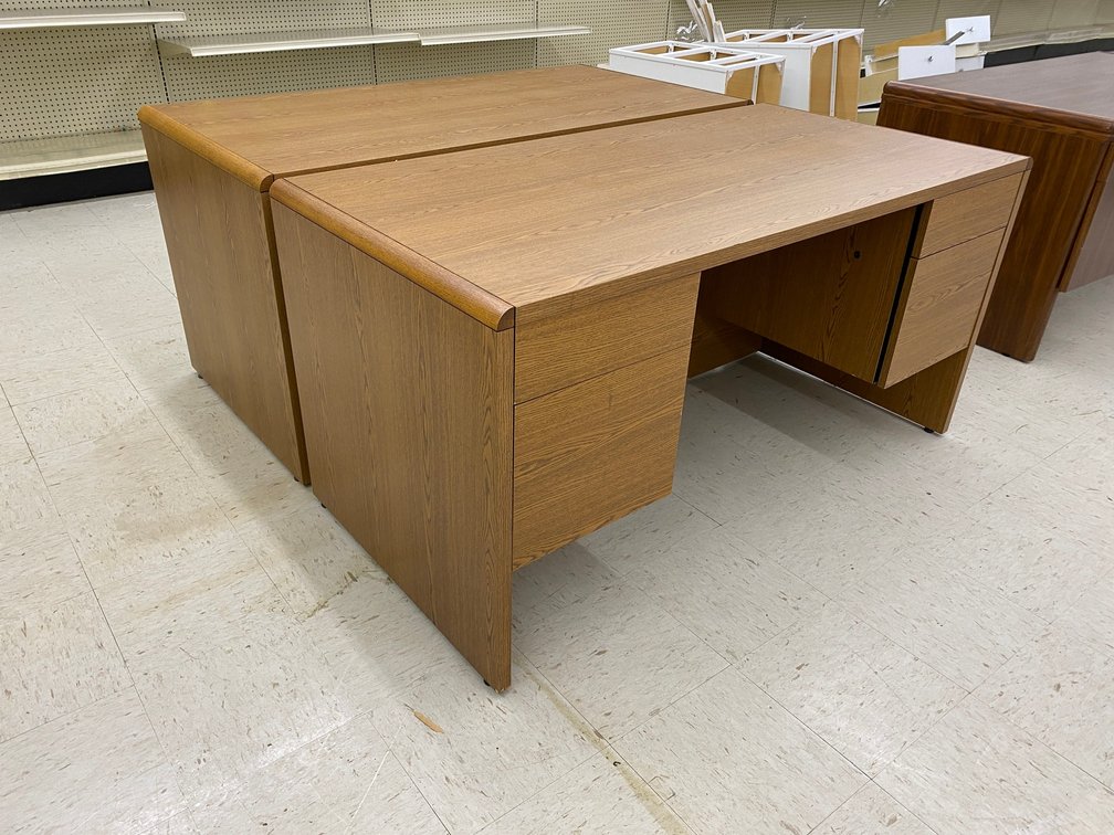 2 Wooden Desk
