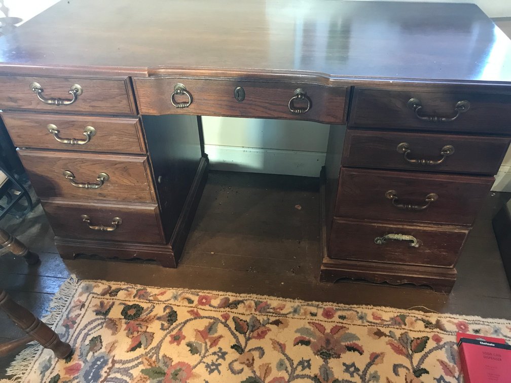 Knee hole desk