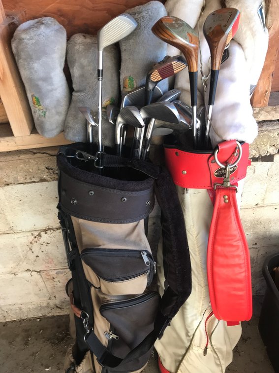 2 Golf bags with clubs