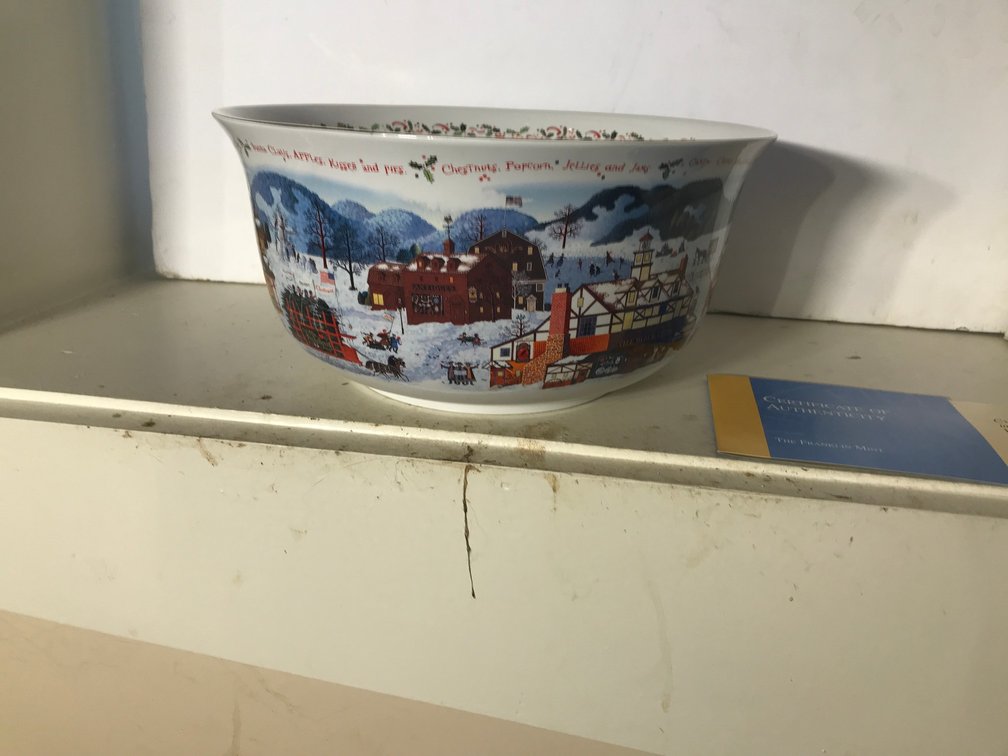 Wysocki Christmas bowl