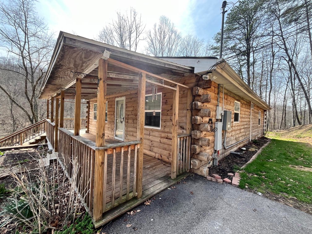 Image for SOLD $127,050 - Move-in Ready Log-Style Home on 1.63 Acres in Elkview