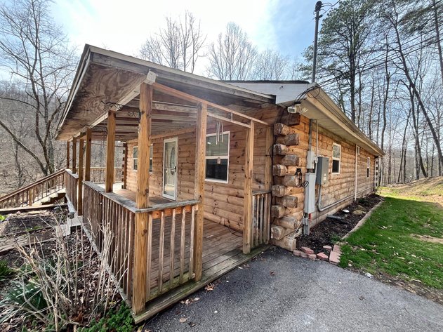Image for SOLD $127,050 - Move-in Ready Log-Style Home on 1.63 Acres in Elkview