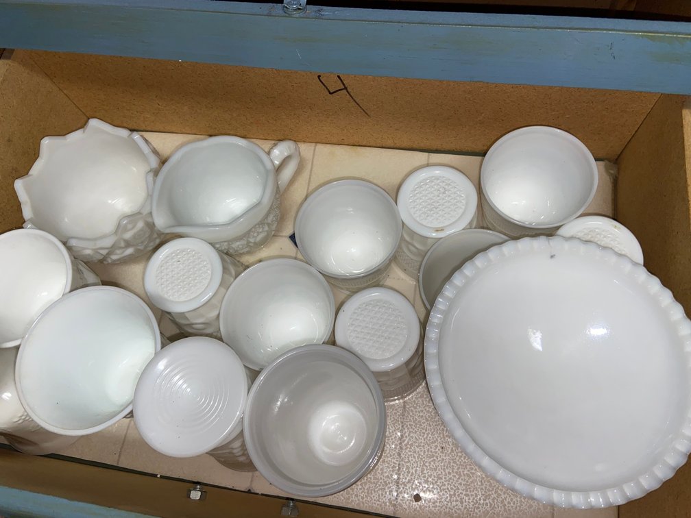 Unbranded 15-Piece Milk Glass Tableware Set