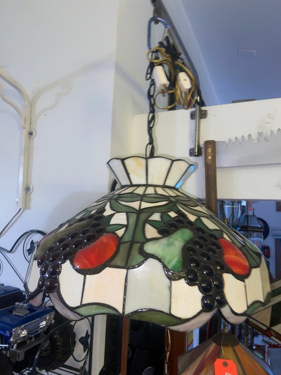 Tiffany-Style Pendant Lamp - Grape Motif