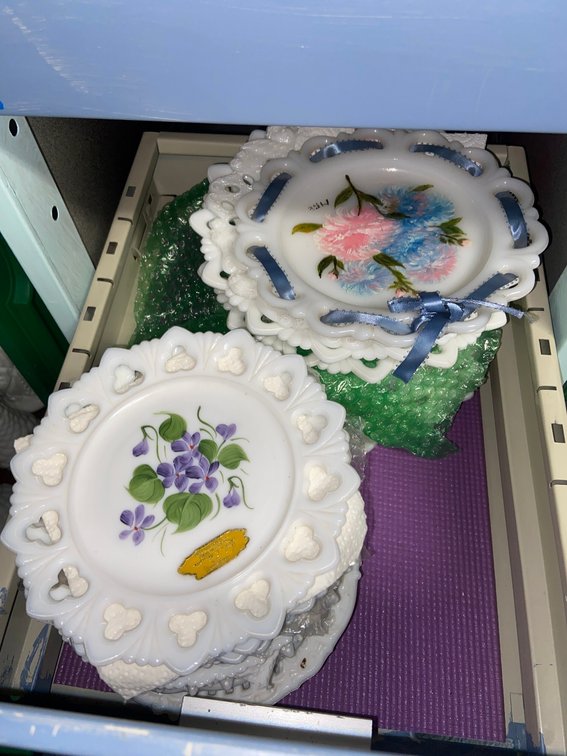 Fenton & Kemple 1 Set Milk Glass Plates