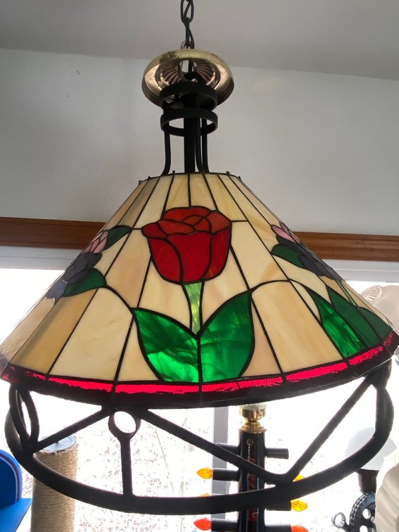 1 Tiffany-Style Pendant Lamp - Floral Motif