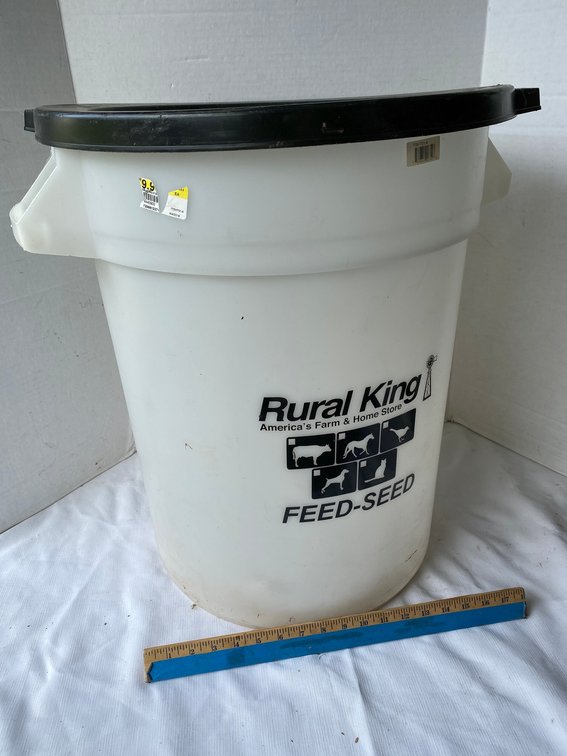 Rural King feed/seed storage can with lid