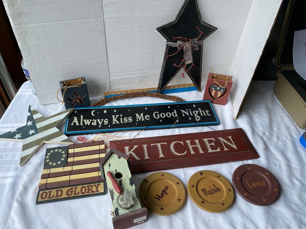 Decorator wood type signs