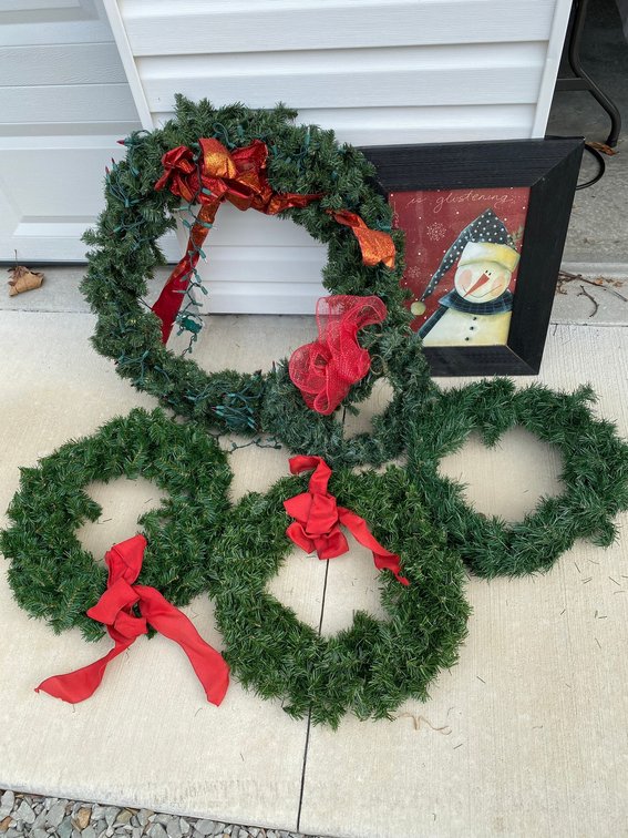 5 Christmas wreaths, snowman framed print