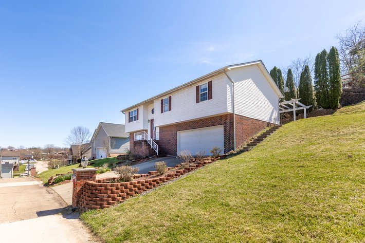 Image for SOLD $163,900 - Spacious 4 Bedroom Mid-Entry on a Large Lot in Cross Lanes