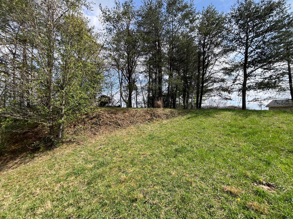 Image for SOLD $163,900 - Spacious 4 Bedroom Mid-Entry on a Large Lot in Cross Lanes