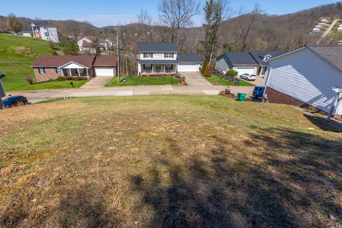 Image for SOLD $163,900 - Spacious 4 Bedroom Mid-Entry on a Large Lot in Cross Lanes