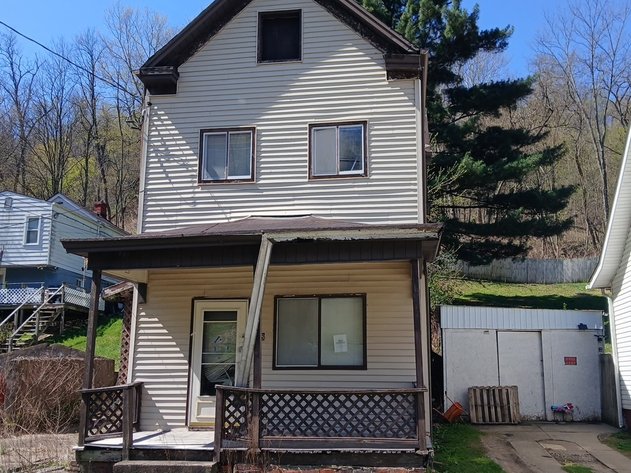 Image for SOLD - 3 Bedroom Wheeling Home Ready for a Remodel