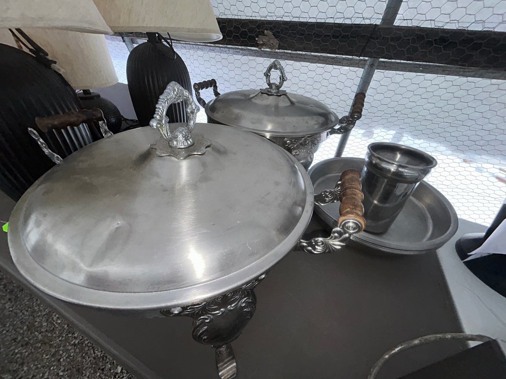 Servers and trays