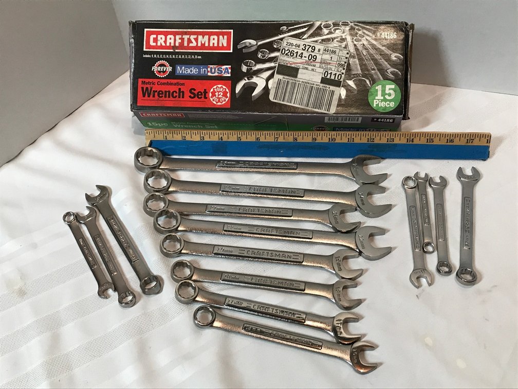 Metric wrench set