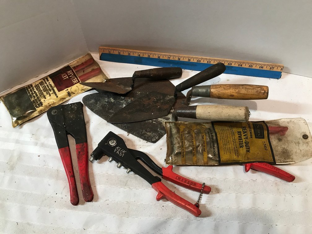 4 Rivet guns and 4 concrete trowels